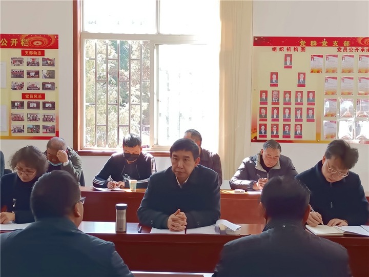 集团党委副书记、工会主席王鑫一行到可保煤矿发展春节送温暖活动