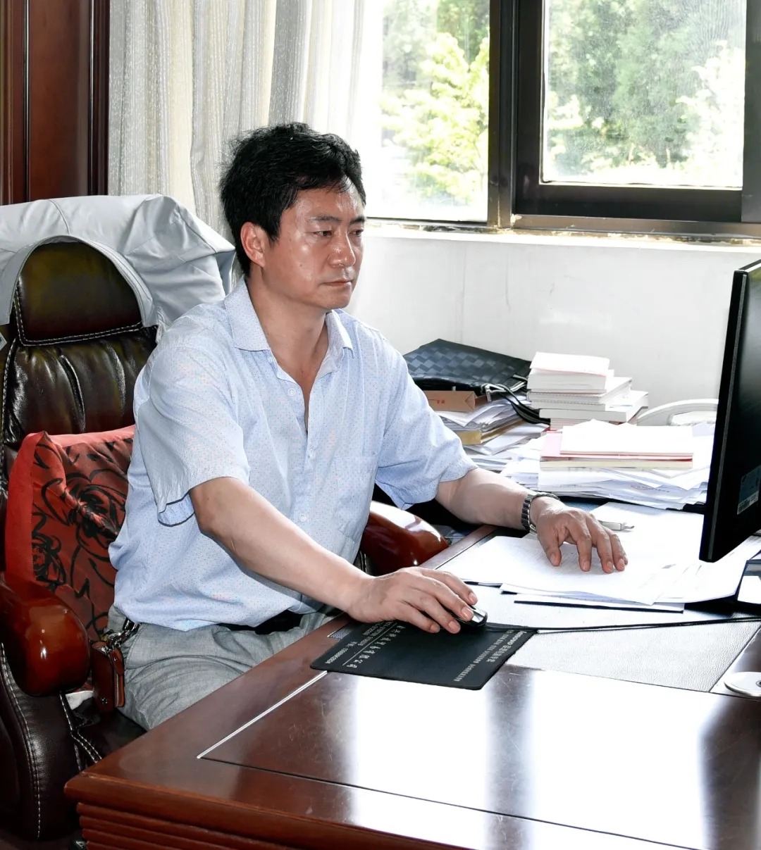 【进建先进】他把全数周到献给工会——记“全国优良工会工作者”李荣春