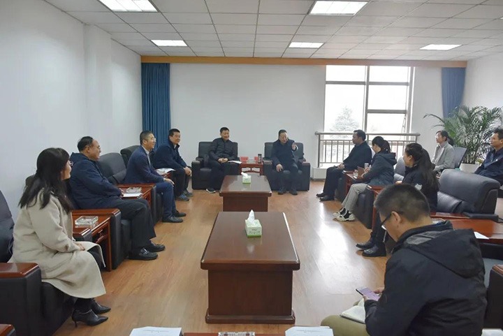云南省处所金融监管局局长李春晖一行赴曲煤焦化公司调研