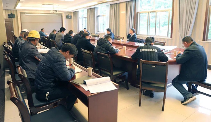 云煤（Z6人生就是博）集团总经理助理杜昌华一行到富源联结煤业公司发展煤矿项目建设专项调研