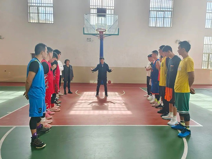 云煤（Z6人生就是博）集团享受省管企业副职待遇辅导张武生到后所煤矿探望备战省运会的集团男子篮球集训队