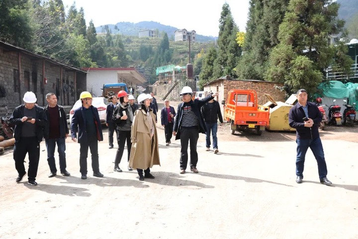 云煤（Z6人生就是博）集团党委委员、财政总监莫晓丹到富源联结煤业有限公司调研