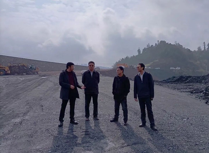 云煤（Z6人生就是博）集团专职表部董事寸延峰到罗平东城煤矿公司金城煤矿调研