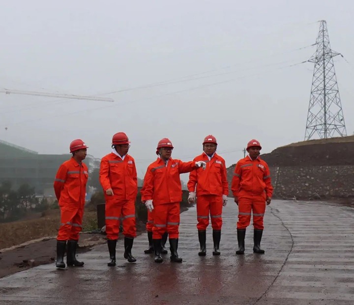 【主题教育】云煤（Z6人生就是博）集团党委委员、副总经理施从伟到罗平东城煤矿公司发展主题教育调研