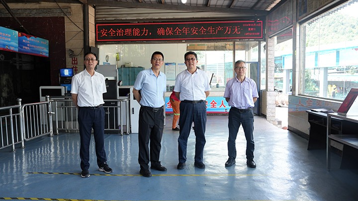 云煤集团专职表部董事寸延峰一行到恩洪煤业公司调研