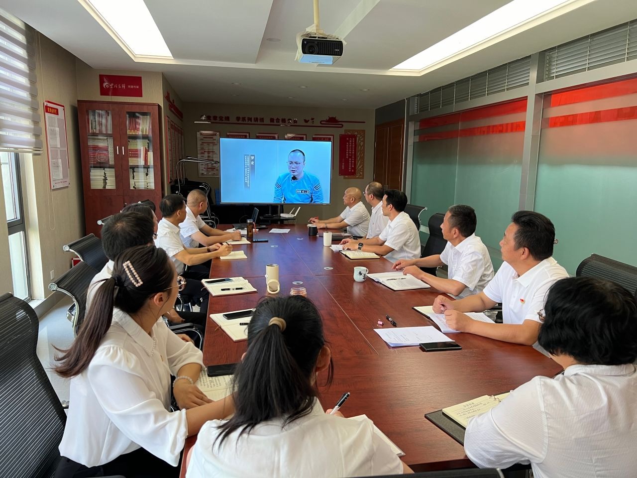 Z6人生就是博地产党支部组织发展“以案为鉴 明纪守廉”警示教育活动