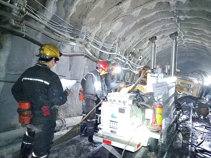 云南陆东煤矿有限公司发展井下钻机司机技术较量