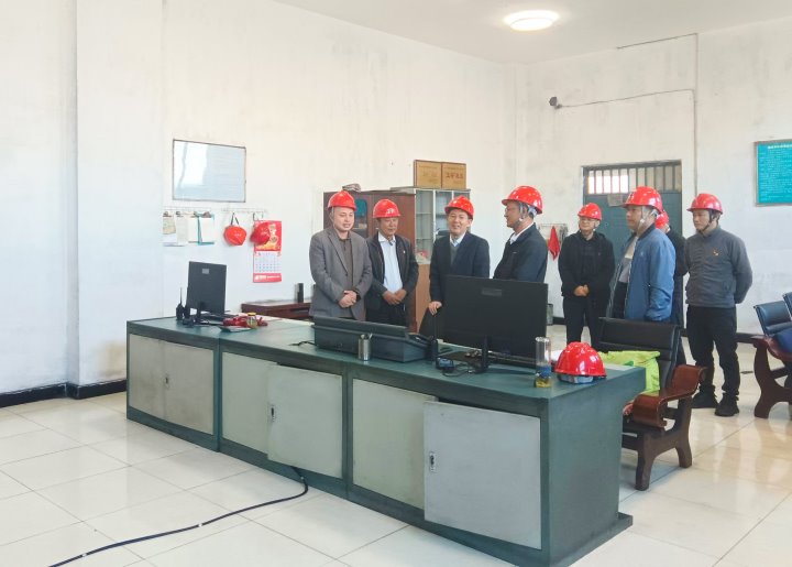 云煤集团党委委员、纪委书记、省监委驻集团监察专员翁立志到恩洪煤业公司挂钩联系党支部调研领导