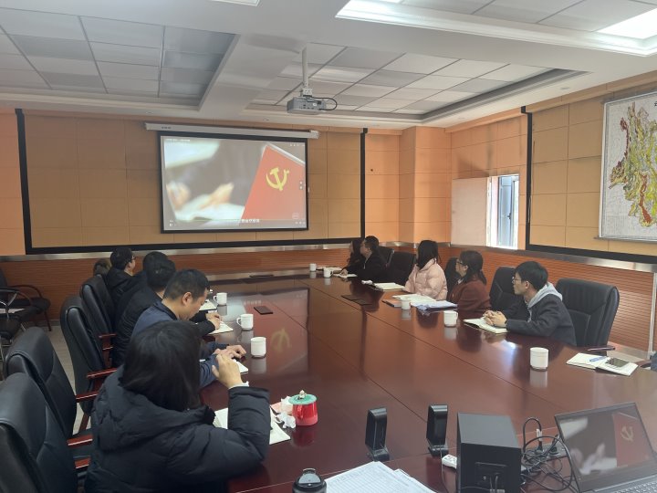 云煤矿业公司发展宪法宣传周主题宣讲活动