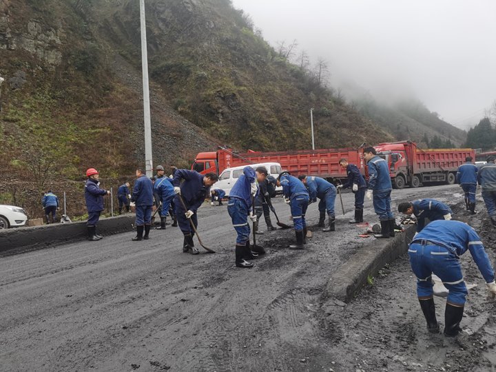 携手共进，共筑俏丽矿山