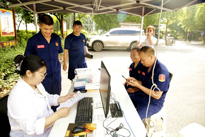 以热血为灯，照亮性命之路——镇雄煤业爱心献血活动暖心闭幕