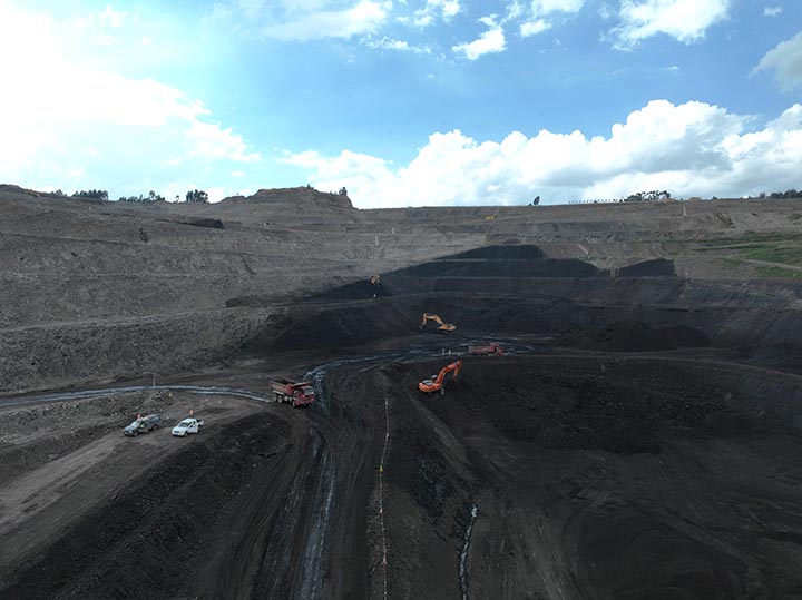 前锋煤业露天采场.jpg