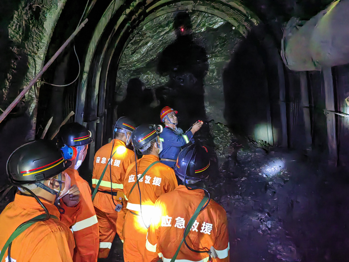 现场解说出产工艺流程 (2).jpg